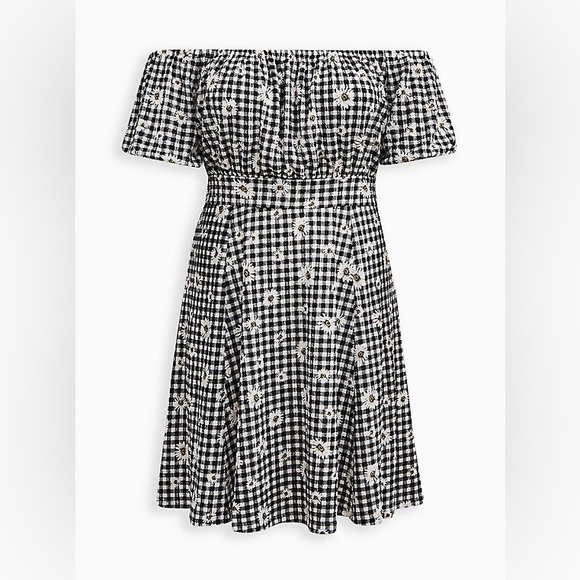 torrid Dresses & Skirts - Torrid 2 Mini Textured Knit Floral Puff Sleeve Skater Dress
